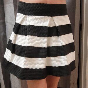 Touch Me Black and White Mini Skirt Medium runs small